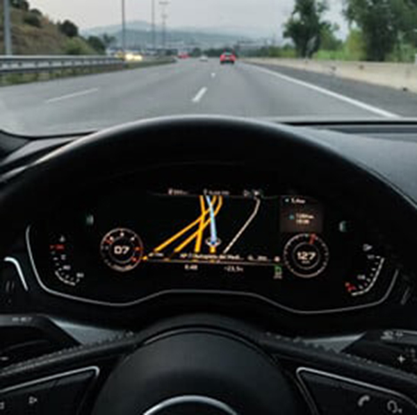 5 Essential Features of Vehicle LCD Displays