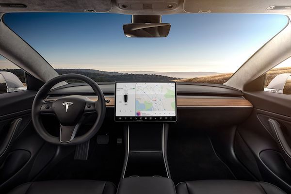 5 Display Technology Trends shaping the Automotive Future